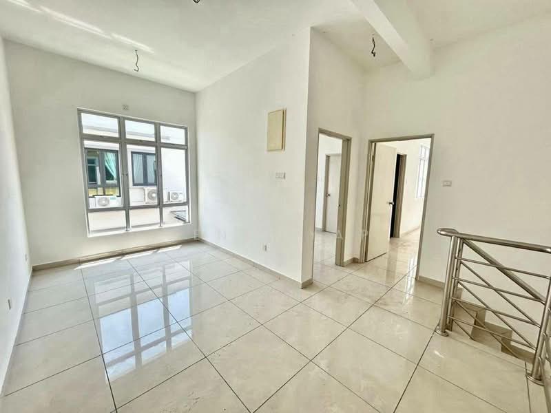Rumah Kluster untuk Dijual di Setia Tropika (Johor Bahru) - Genki Yap - Living Room - PropertyGuru.com.my