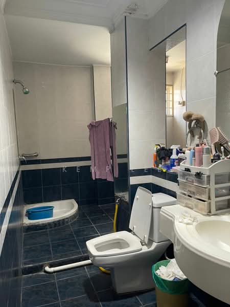 Semi-Detached House for Sale in Bandar Country Homes (Rawang) - Kemp Lee - Bathroom - PropertyGuru.com.my