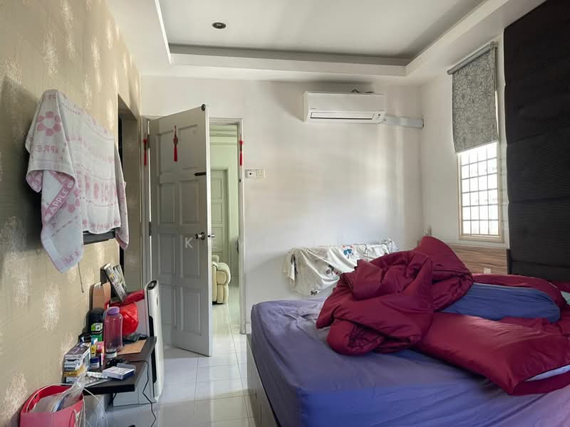 Semi-Detached House for Sale in Bandar Country Homes (Rawang) - Kemp Lee - Bedroom - PropertyGuru.com.my