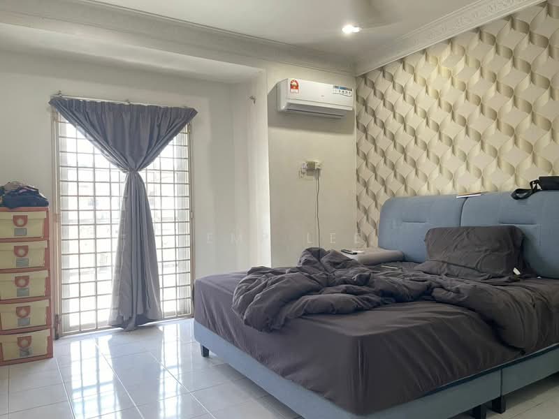 Semi-Detached House for Sale in Bandar Country Homes (Rawang) - Kemp Lee - Bedroom - PropertyGuru.com.my
