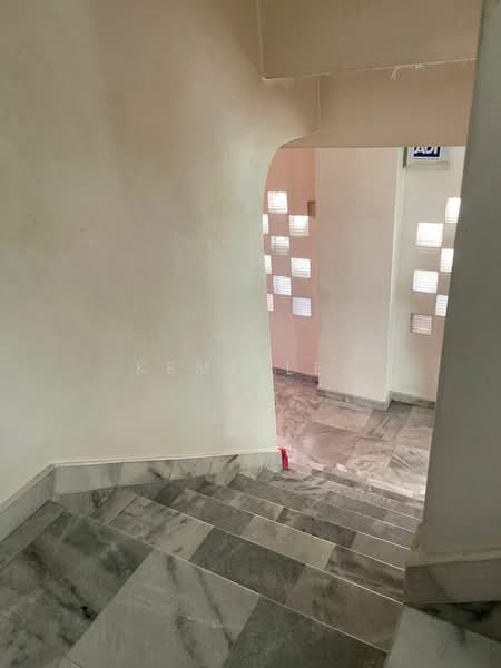 Semi-Detached House for Sale in Bandar Country Homes (Rawang) - Kemp Lee - Interior - PropertyGuru.com.my