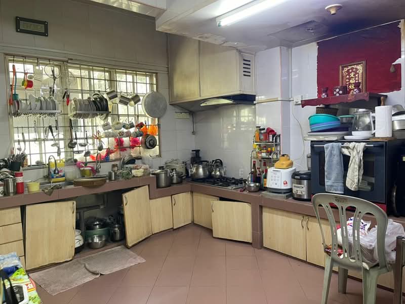 Semi-Detached House for Sale in Bandar Country Homes (Rawang) - Kemp Lee - Kitchen - PropertyGuru.com.my