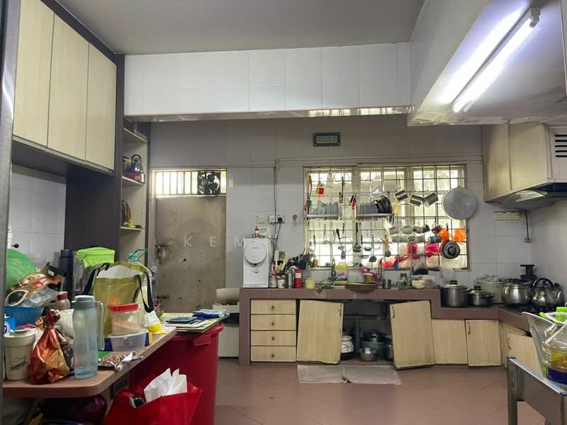 Semi-Detached House for Sale in Bandar Country Homes (Rawang) - Kemp Lee - Kitchen - PropertyGuru.com.my