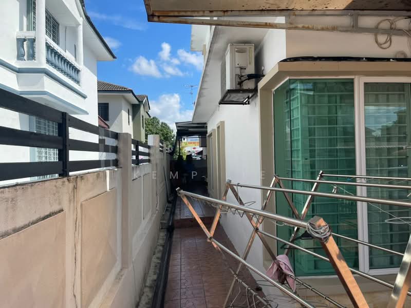 Semi-Detached House for Sale in Bandar Country Homes (Rawang) - Kemp Lee - Exterior - PropertyGuru.com.my