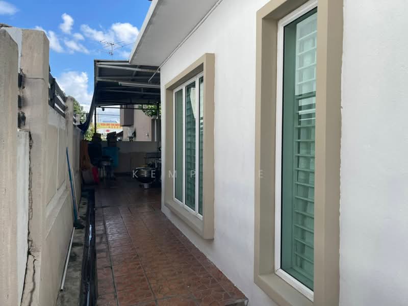 Semi-Detached House for Sale in Bandar Country Homes (Rawang) - Kemp Lee - Exterior - PropertyGuru.com.my