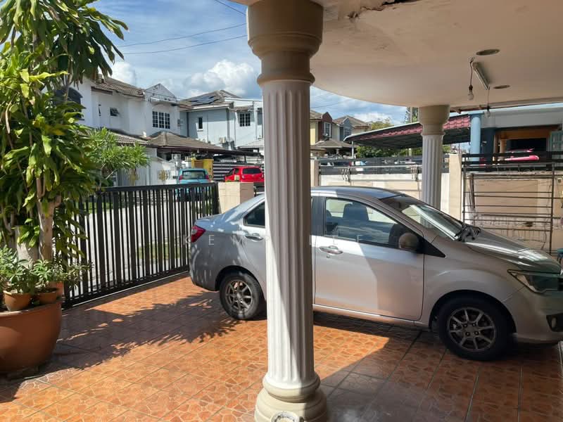 Semi-Detached House for Sale in Bandar Country Homes (Rawang) - Kemp Lee - Exterior - PropertyGuru.com.my