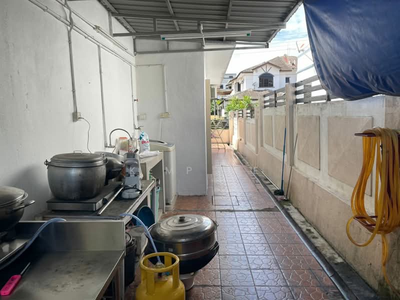 Semi-Detached House for Sale in Bandar Country Homes (Rawang) - Kemp Lee - Exterior - PropertyGuru.com.my