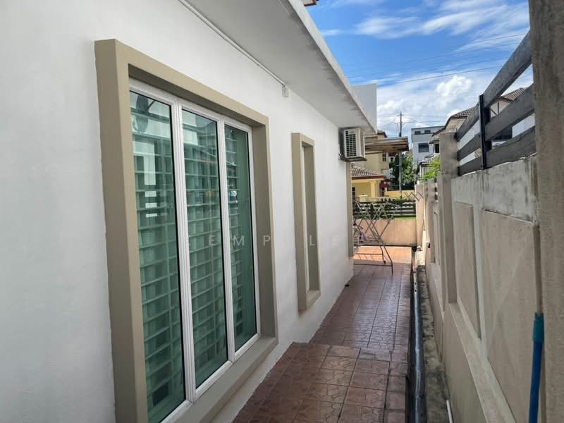 Semi-Detached House for Sale in Bandar Country Homes (Rawang) - Kemp Lee - Exterior - PropertyGuru.com.my