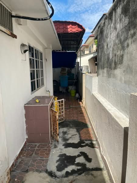 Semi-Detached House for Sale in Bandar Country Homes (Rawang) - Kemp Lee - Exterior - PropertyGuru.com.my