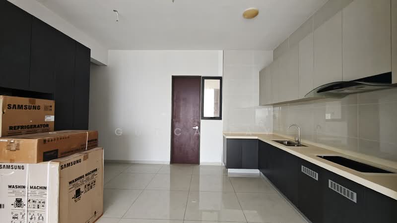 Condominium for Sale at Bay Laurel @ Country Garden Danga Bay - Gucca Tay - Kitchen - PropertyGuru.com.my