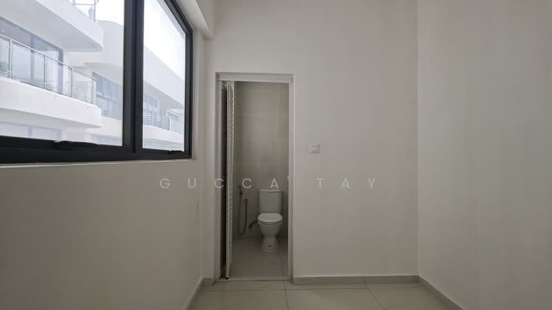 Condominium for Sale at Bay Laurel @ Country Garden Danga Bay - Gucca Tay - Bathroom - PropertyGuru.com.my