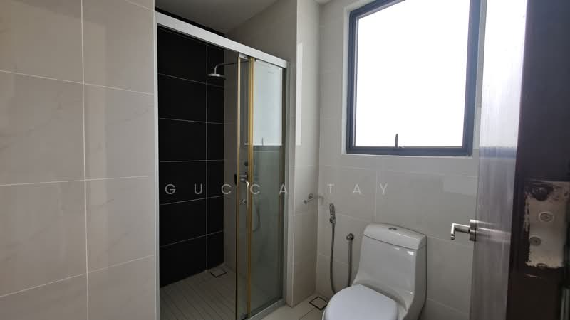 Condominium for Sale at Kings Bay @ Country Garden Danga Bay - Gucca Tay - Bathroom - PropertyGuru.com.my