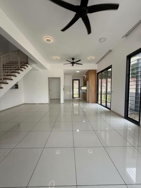 Rumah Teres 2 Tingkat untuk Dijual di Elmina (Shah Alam) - KC Cheah - Living Room - PropertyGuru.com.my