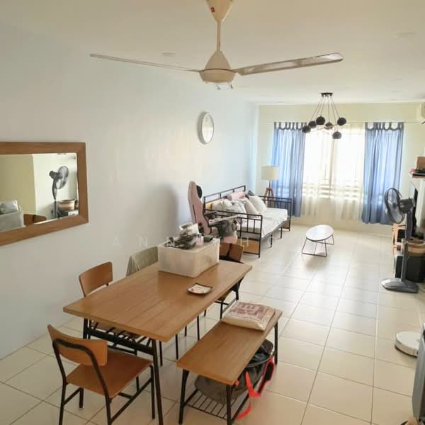 Pangsapuri untuk Disewa di Pangsapuri Suria 1 Batu Kawan - Ann Khor - Living Room - PropertyGuru.com.my