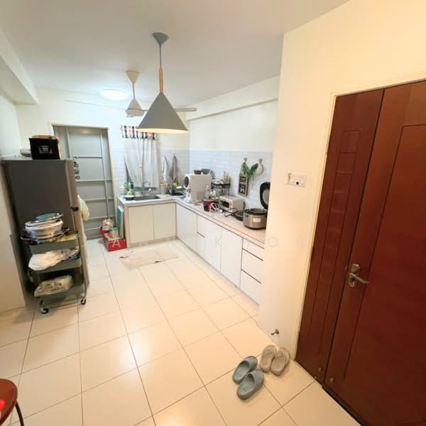 Pangsapuri untuk Disewa di Pangsapuri Suria 1 Batu Kawan - Ann Khor - Kitchen - PropertyGuru.com.my