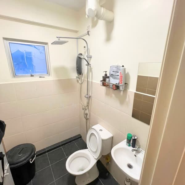 Pangsapuri untuk Disewa di Pangsapuri Suria 1 Batu Kawan - Ann Khor - Bathroom - PropertyGuru.com.my