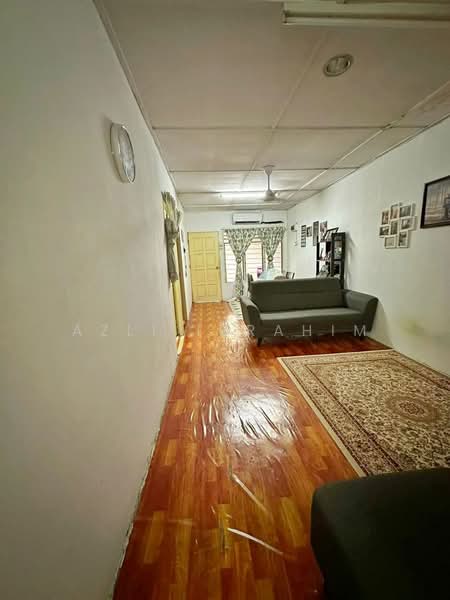 Rumah Teres 1 Tingkat untuk Dijual di Bandar Kinrara Seksyen 4 (Bandar Kinrara) - Azli Ibrahim - Living Room - PropertyGuru.com.my