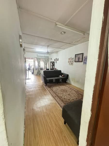 Rumah Teres 1 Tingkat untuk Dijual di Bandar Kinrara Seksyen 4 (Bandar Kinrara) - Azli Ibrahim - Living Room - PropertyGuru.com.my