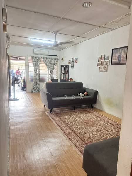 Rumah Teres 1 Tingkat untuk Dijual di Bandar Kinrara Seksyen 4 (Bandar Kinrara) - Azli Ibrahim - Living Room - PropertyGuru.com.my