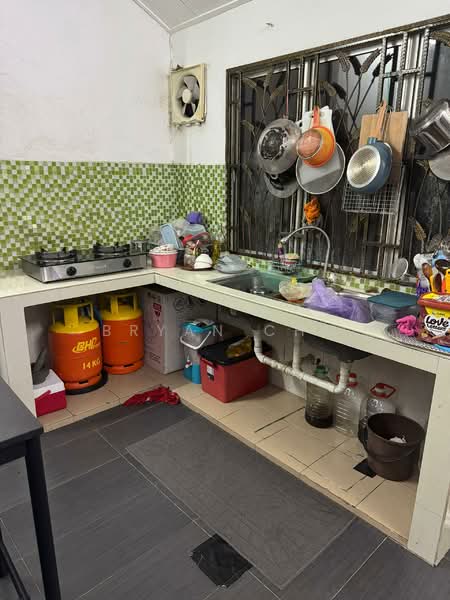 Rumah Teres untuk Dijual di Taman Dato Demang (Seri Kembangan) - Bryan Cho - Kitchen - PropertyGuru.com.my