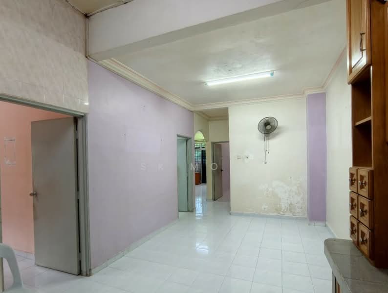 1-storey Terraced House for Sale in Taman Pulai Utama (Skudai) - SK Mok - Living Room - PropertyGuru.com.my
