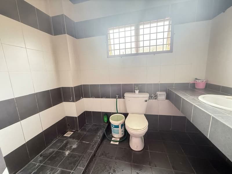 2-storey Terraced House for Sale in Taman Suria Selayang (Selayang) - Jack Liew - Bathroom - PropertyGuru.com.my