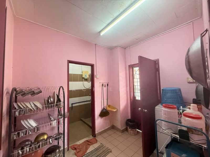 2-storey Terraced House for Sale in Taman Suria Selayang (Selayang) - Jack Liew - Kitchen - PropertyGuru.com.my