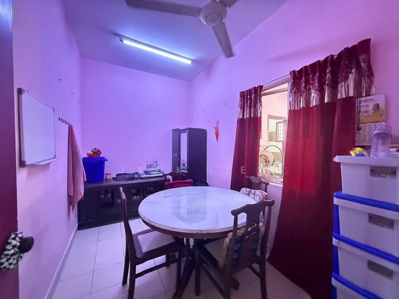 2-storey Terraced House for Sale in Taman Suria Selayang (Selayang) - Jack Liew - Dining Room - PropertyGuru.com.my
