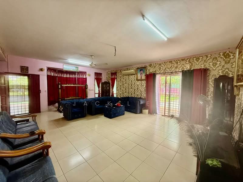 2-storey Terraced House for Sale in Taman Suria Selayang (Selayang) - Jack Liew - Living Room - PropertyGuru.com.my