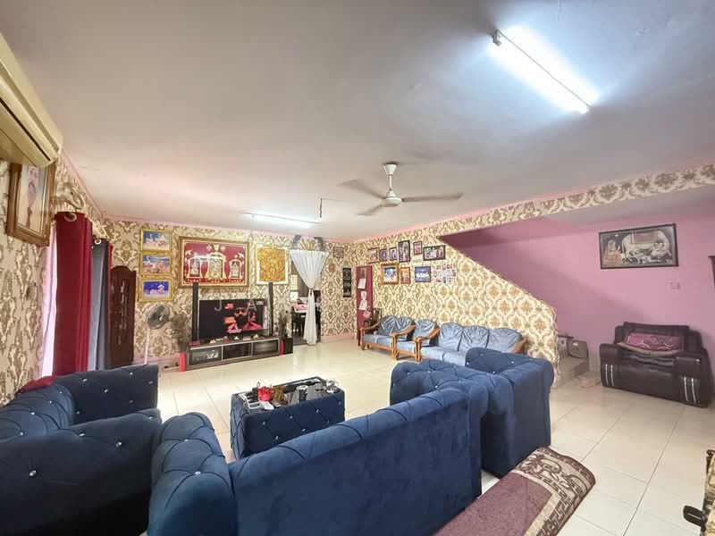 2-storey Terraced House for Sale in Taman Suria Selayang (Selayang) - Jack Liew - Living Room - PropertyGuru.com.my