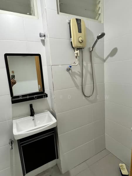 Rumah Teres 2 Tingkat untuk Disewa di Sea Park (Petaling Jaya) - Richard Liew - Bathroom - PropertyGuru.com.my