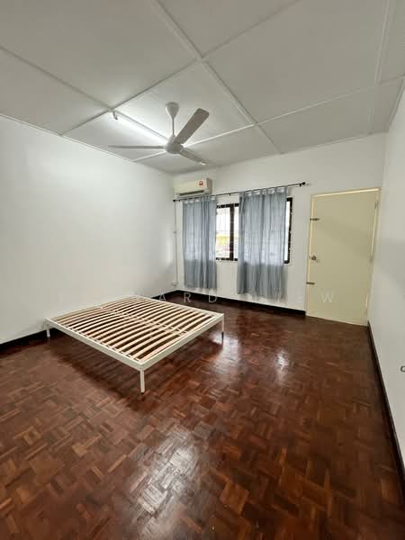 Rumah Teres 2 Tingkat untuk Disewa di Sea Park (Petaling Jaya) - Richard Liew - Bedroom - PropertyGuru.com.my