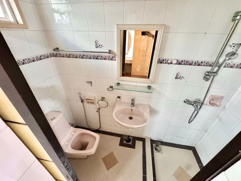 Semi-Detached House for Rent in Taman Pelangi (Johor Bahru) - Niko Lew - Bathroom - PropertyGuru.com.my