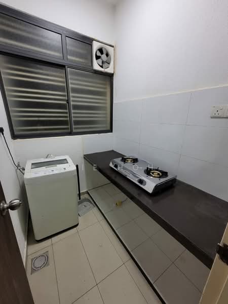 Servis Apartment untuk Disewa di Seasons Garden Residences - Jie Hoh - Kitchen - PropertyGuru.com.my