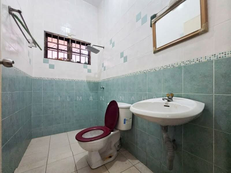 Semi-Detached House for Sale in Taman Taming Maju (Cheras) - Ilman Nahri - Bathroom - PropertyGuru.com.my