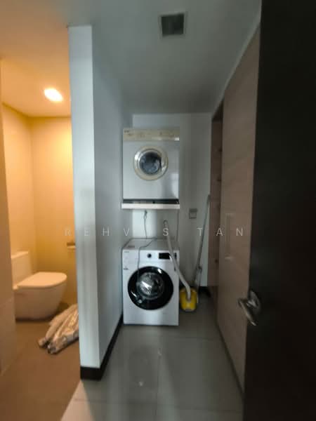 Condominium for Rent at Hampshire Residences - Rehvus Tan - Bathroom - PropertyGuru.com.my