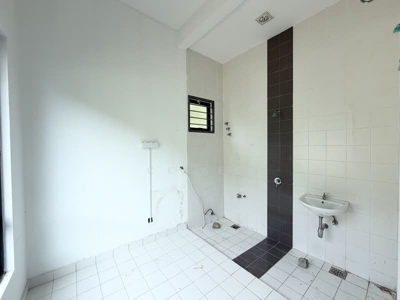 Semi-Detached House for Sale in Bandar Kinrara Seksyen 1 (Bandar Kinrara) - CK Yee - Bathroom - PropertyGuru.com.my