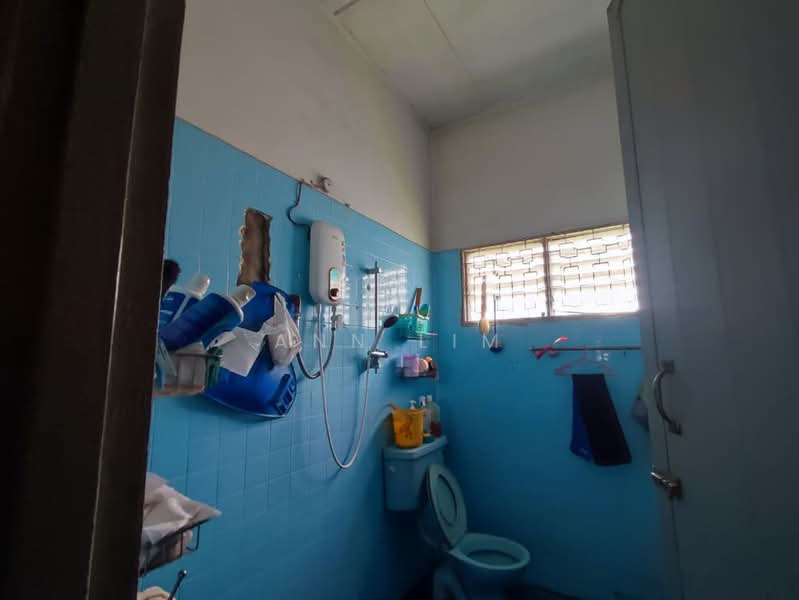 Bungalow for Sale in Seksyen 18 (Petaling Jaya) - Ann Lim - Bathroom - PropertyGuru.com.my