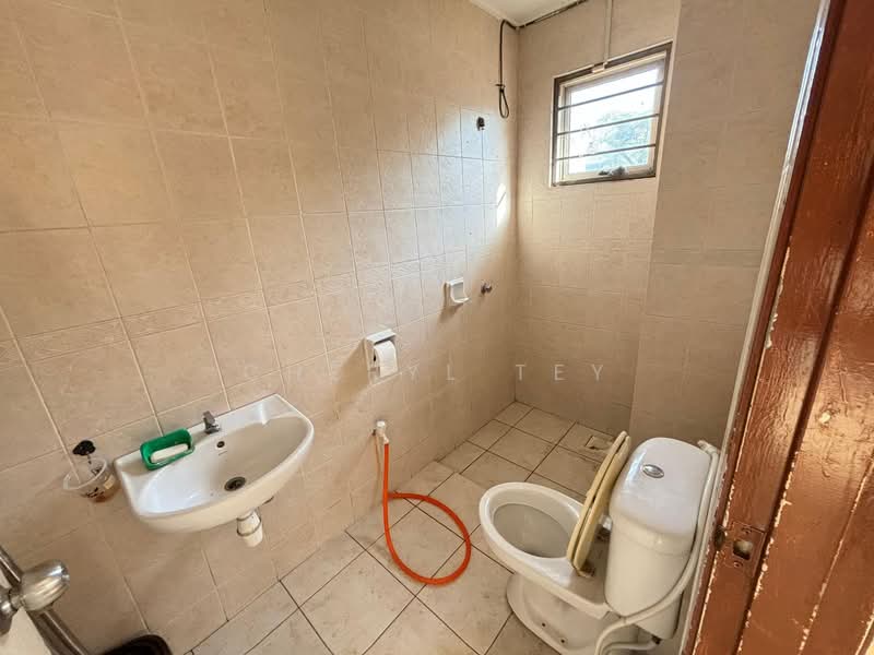 Semi-Detached House for Sale in Taman Usahawan (Kepong) - Cheryl Tey - Bathroom - PropertyGuru.com.my