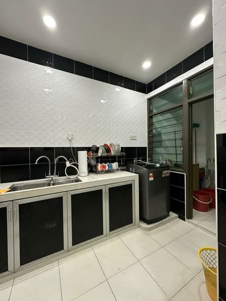 Rumah Kluster untuk Disewa di Austin Heights (Tebrau) - Pooi Leen Voon - Kitchen - PropertyGuru.com.my