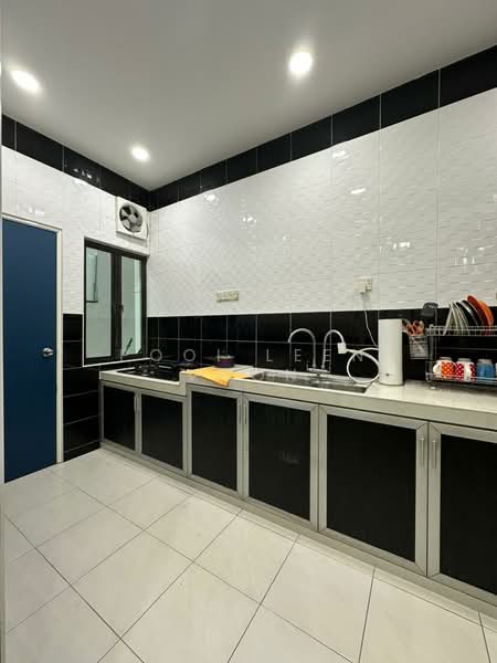 Rumah Kluster untuk Disewa di Austin Heights (Tebrau) - Pooi Leen Voon - Kitchen - PropertyGuru.com.my