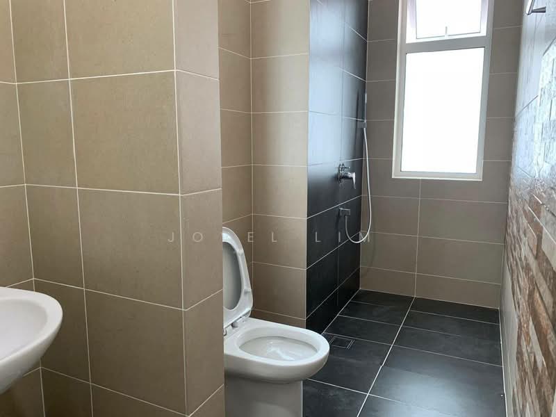 Service Residence for Sale at TriTower Residence @ Johor Bahru Sentral - Jovel Lim - Bathroom - PropertyGuru.com.my