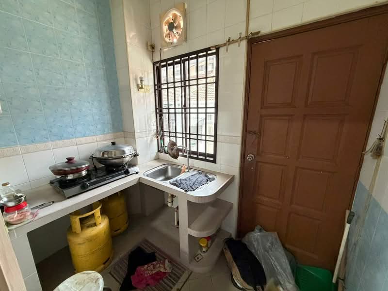 1-storey Terraced House for Sale in Taman Molek (Johor Bahru) - Yucong . - Kitchen - PropertyGuru.com.my