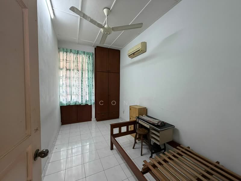 1-storey Terraced House for Sale in Taman Molek (Johor Bahru) - Yucong . - Bedroom - PropertyGuru.com.my