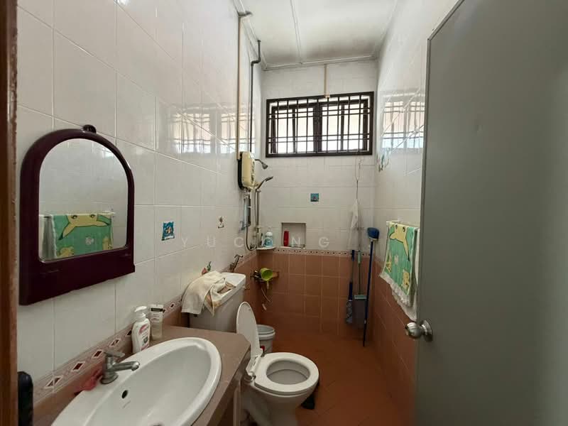 1-storey Terraced House for Sale in Taman Molek (Johor Bahru) - Yucong . - Bathroom - PropertyGuru.com.my
