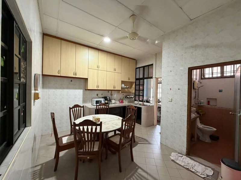 1-storey Terraced House for Sale in Taman Molek (Johor Bahru) - Yucong . - Kitchen - PropertyGuru.com.my