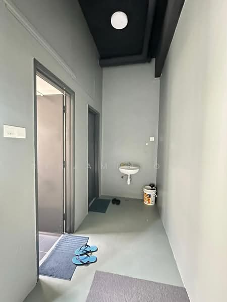 Kedai / Pejabat untuk Disewa di Pusat Perdagangan Danga Utama (Johor Bahru) - Benjamin Ong - Corridor - PropertyGuru.com.my