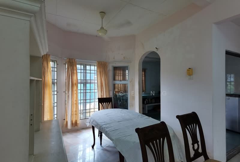 Bungalow for Sale in Pantai Sepang Putra (Sepang) - Vernice Ng - Dining Room - PropertyGuru.com.my