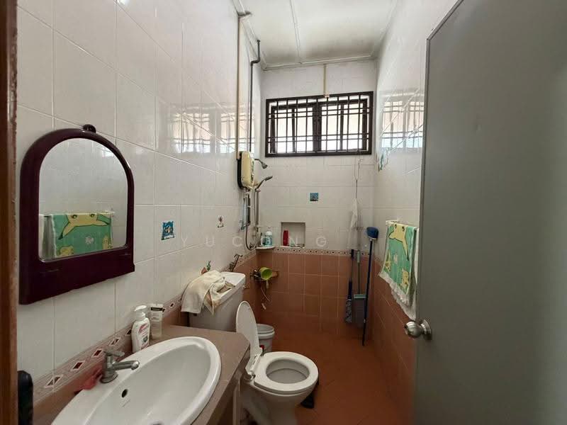1-storey Terraced House for Sale in Taman Molek (Johor Bahru) - Yucong . - Bathroom - PropertyGuru.com.my
