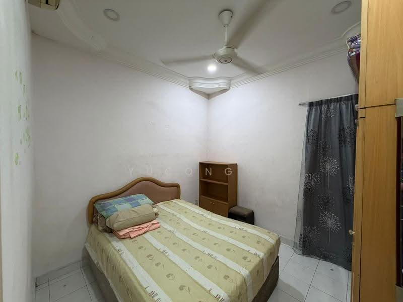 1-storey Terraced House for Sale in Taman Molek (Johor Bahru) - Yucong . - Bedroom - PropertyGuru.com.my